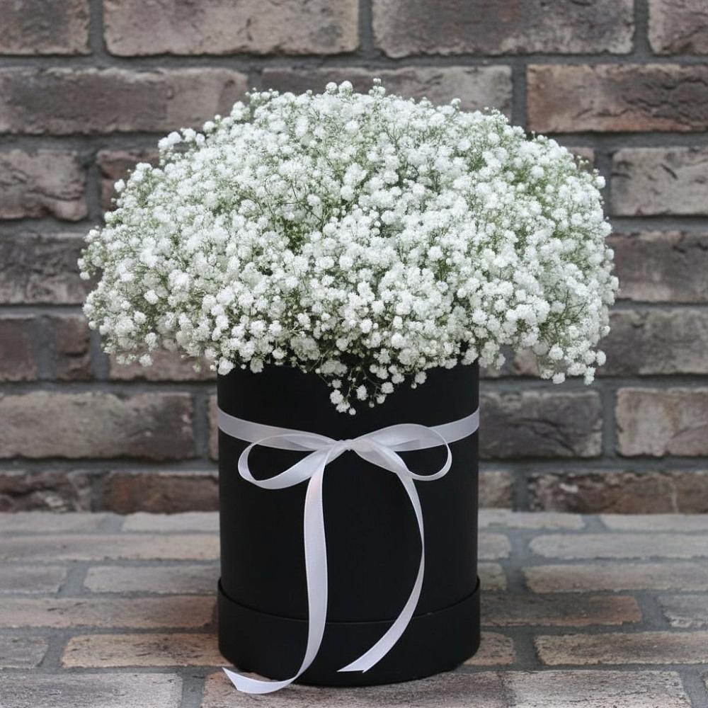 Цветочная композиция из Гипсофила в шляпной коробке в Тольятти