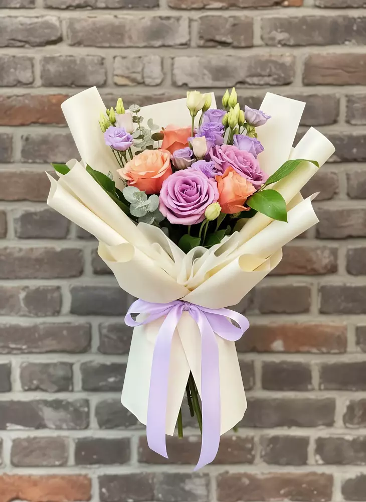 Букет цветов из: Лизиантусы и Розы в Тольятти