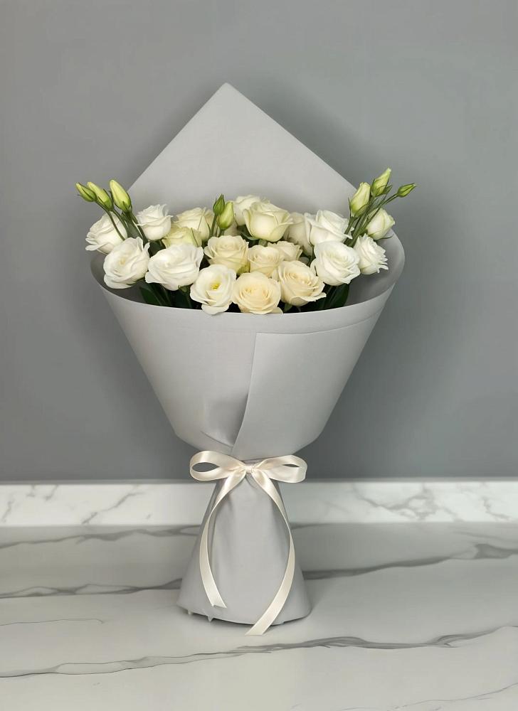 Букет цветов из: Розы и Лизиантусы в Тольятти