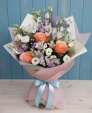 Букет цветов из:  Лизиантусы, Розы, Альстромерии и Гипсофила в Тольятти