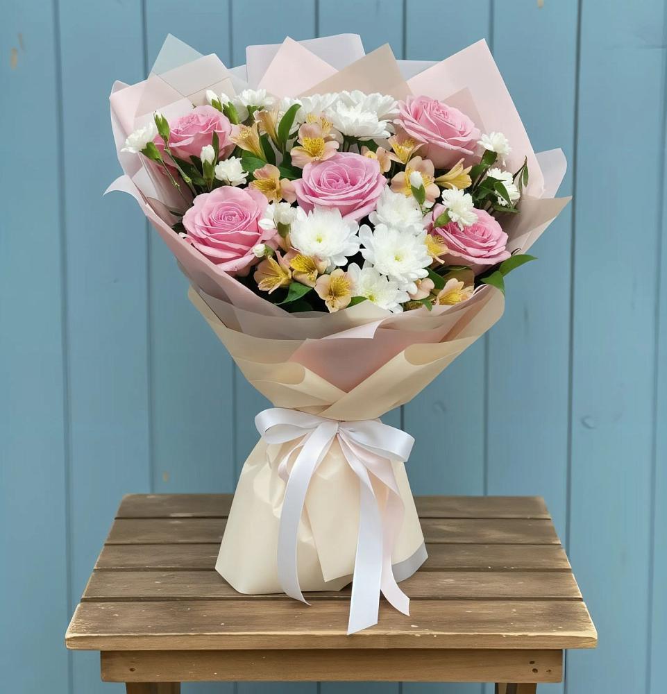 Букет цветов из: Гвоздики, Орхидеи и Розы в Тольятти