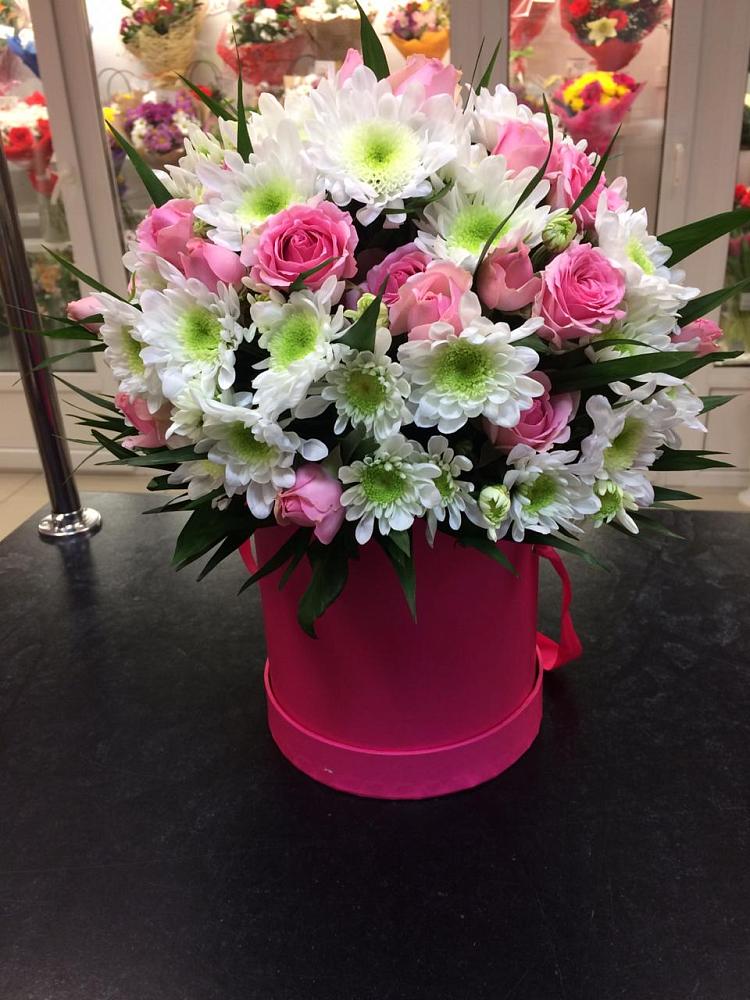 Цветочная композиция из Розы и Хризантемы в шляпной коробке в Тольятти