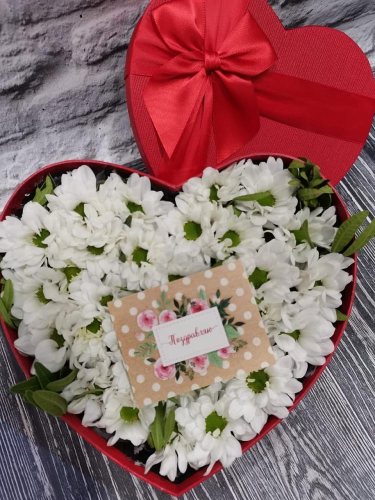 Цветочная композиция из Хризантемы в виде сердца в Тольятти