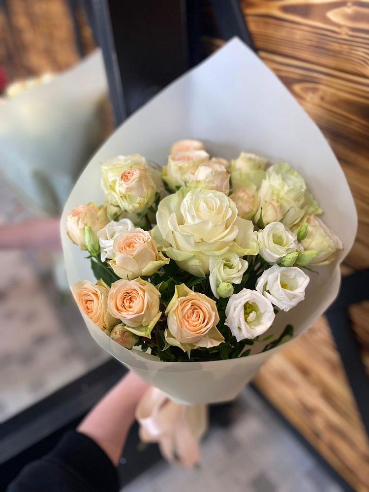 Букет цветов из: Розы и Лизиантусы в Тольятти